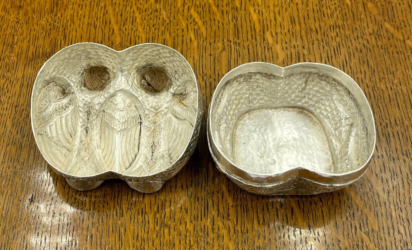 A Cambodian silver betel nut box pair of birds kissing T90
