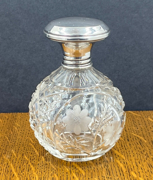 English sterling silver & cut glass scent bottle with screw top Birmingham 1923