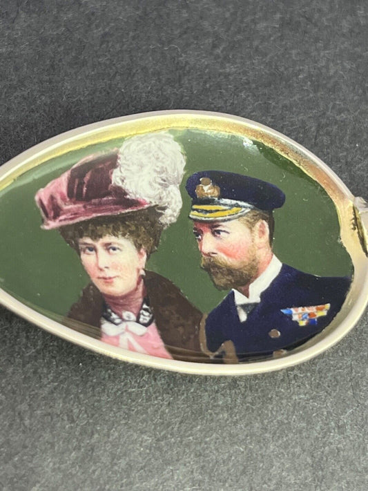 A fine quality silver gilt souvenir spoon King George V Birmingham 1914